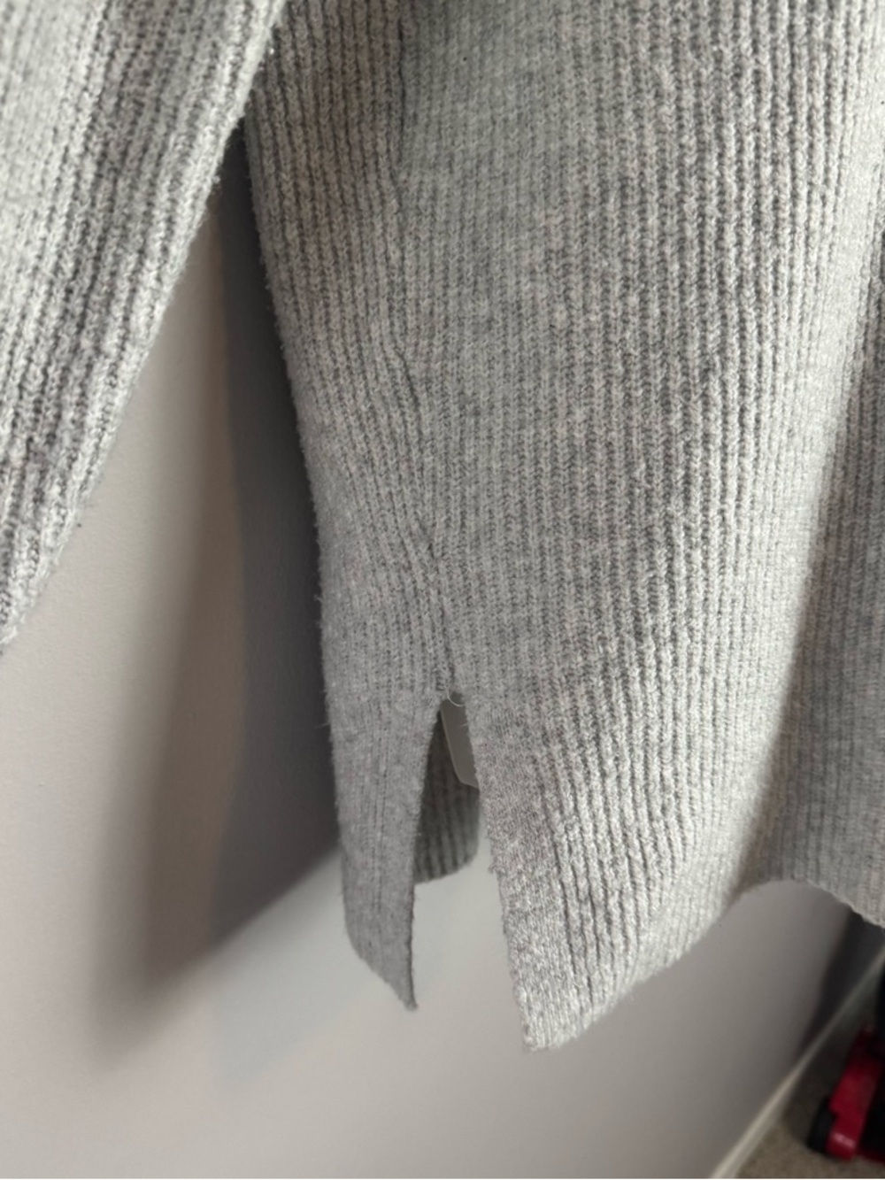 Halogen Light Gray Ribbed V-Neck Sweater Size Small - Picture 6 of 9